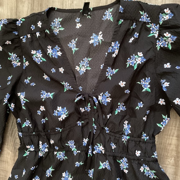 Nobody's Child Margot tie sleeve midi dress in ditsy blue floral size 8 - Picture 4 of 8